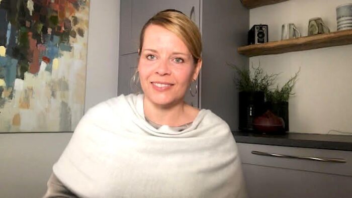 Gail Kastning in her virtual home studio